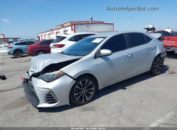 2T1BURHEXJC019082 2018 TOYOTA COROLLA Серебряный Передняя левая четверть