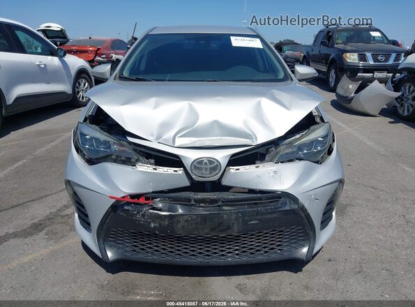 2T1BURHEXJC019082 2018 TOYOTA COROLLA Серебряный Вид задней части салона