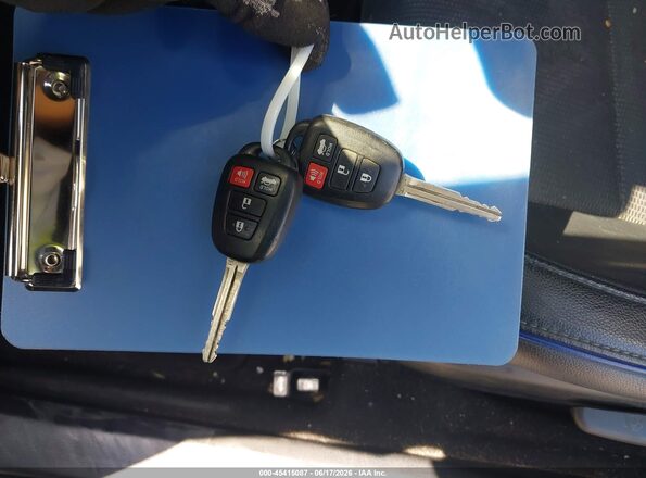 2T1BURHEXJC019082 2018 TOYOTA COROLLA Серебряный Вид панели приборов