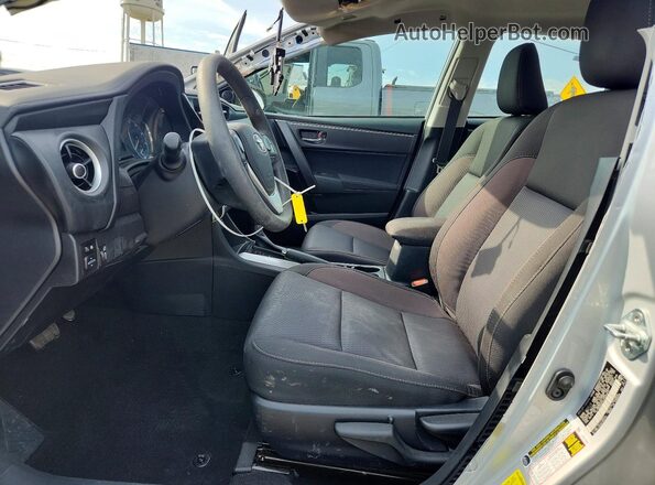 2T1BURHEXJC045617 2018 TOYOTA COROLLA Silver წინა სალონის ხედი
