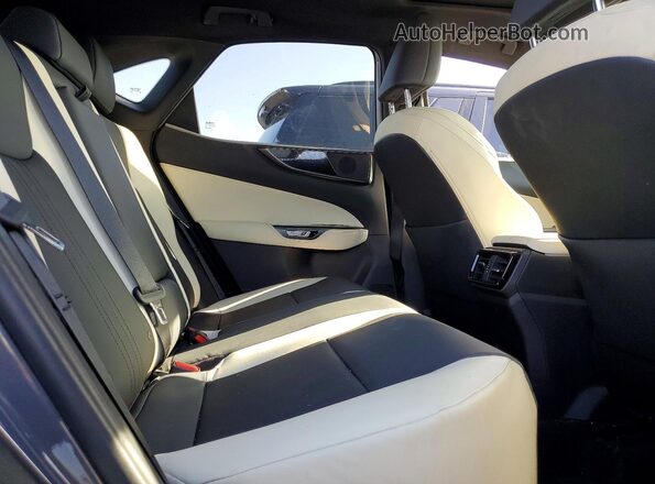 2T2ADCAZ9RC009947 2024 LEXUS NX Gray Vista interior trasera