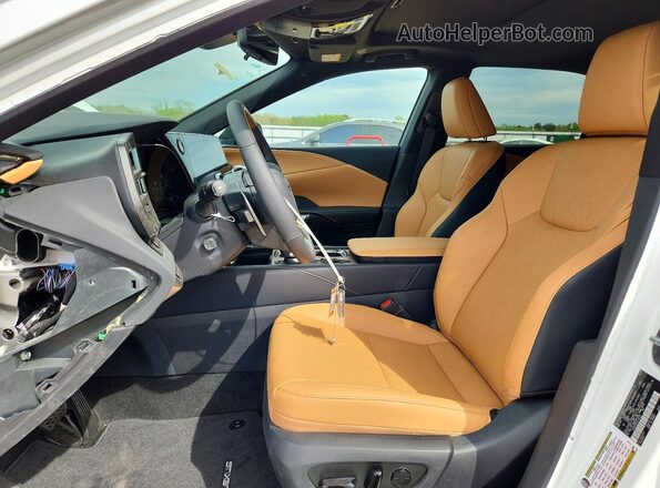 2T2BAMCA3TC137375 2026 LEXUS RX Белый Вид салона спереди