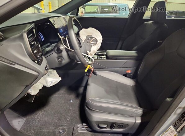 2T2BAMCA5PC010875 2023 LEXUS RX Silver Вид салону спереду