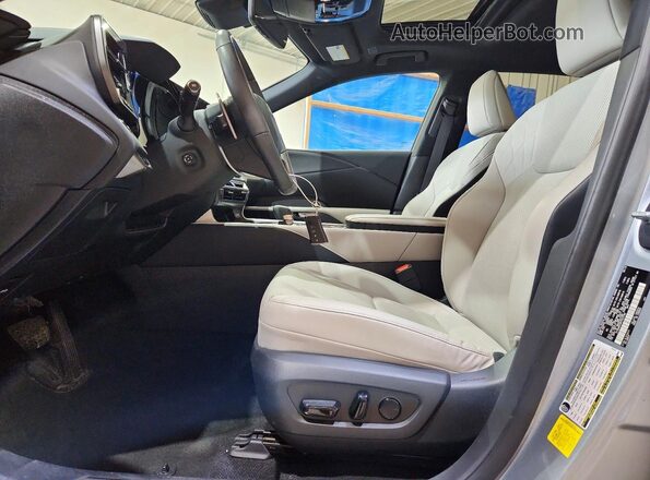 2T2BAMCA9PC023788 2023 LEXUS RX Silver Front interior view