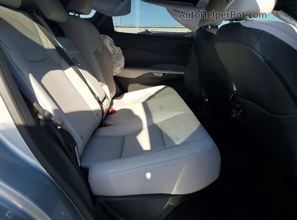 2T2BBMCA2SC098175 2025 LEXUS RX Silver Widok wnętrza z tyłu