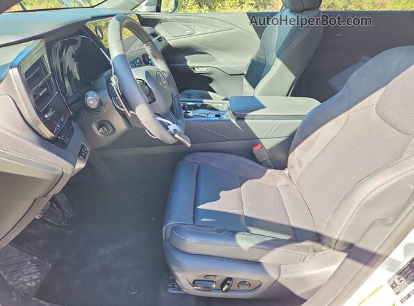 2T2BBMCA3TC111131 2026 LEXUS RX White Вид салону спереду