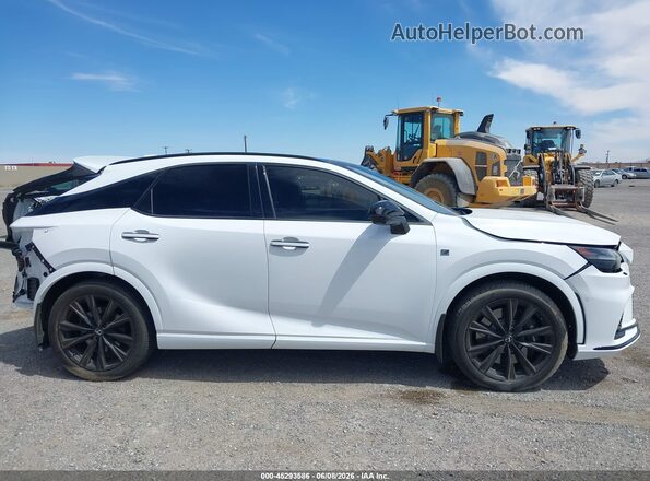 2T2BCMEA8PC006472 2023 LEXUS RX 500H White 360 interior view