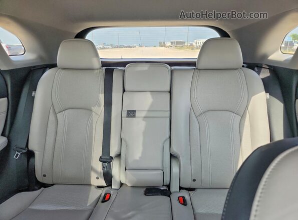 2T2BZMCA1KC173833 2019 LEXUS RX Silver Widok tylnych siedzeń