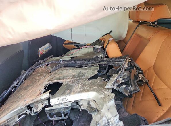 2T2HKCEZ6RC017499 2024 LEXUS NX Silver Widok wnętrza z tyłu