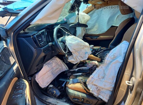 2T2HKCEZ6RC017499 2024 LEXUS NX Silver Widok wnętrza z przodu