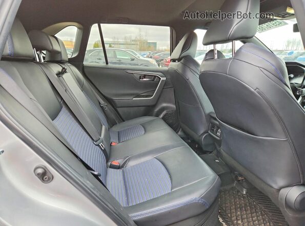 2T35WRFV6RW215287 2024 TOYOTA RAV4 Silver Вид задньої частини салону