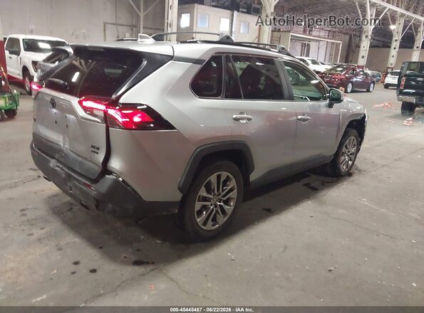 2T3A1RFV1NC300899 2022 TOYOTA RAV4 Silver Tył prawy