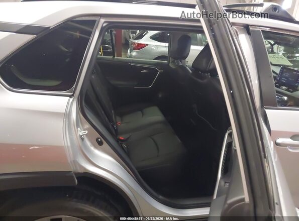 2T3A1RFV1NC300899 2022 TOYOTA RAV4 Silver Widok naklejki z numerem VIN