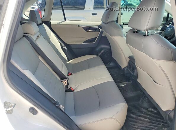 2T3A1RFV3MW223658 2021 TOYOTA RAV4 White Հետևի նստատեղերի տեսք