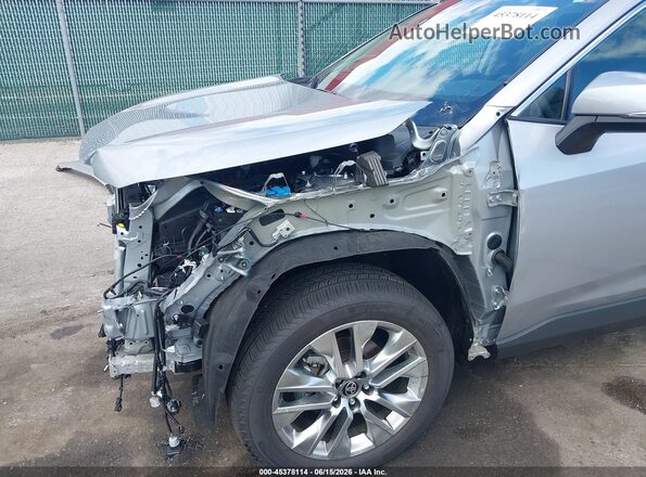 2T3A1RFV3SC544095 2025 TOYOTA RAV4 Silver Front view