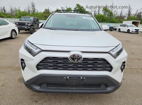 2T3A1RFV4SW498162 2025 TOYOTA RAV4 White Widok z przodu