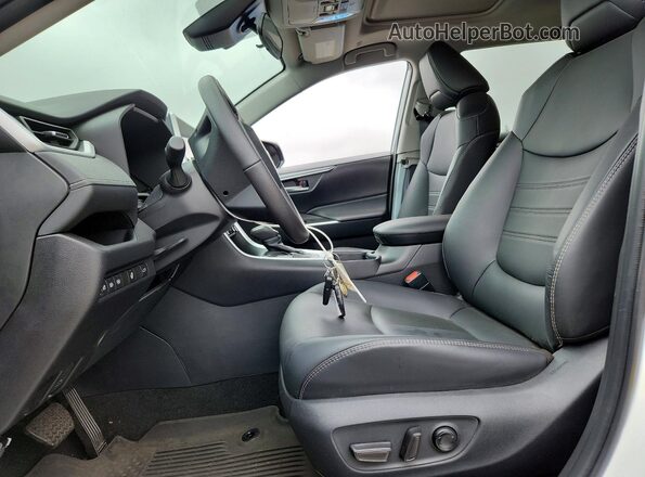 2T3A1RFV4SW498162 2025 TOYOTA RAV4 White Widok wnętrza z przodu