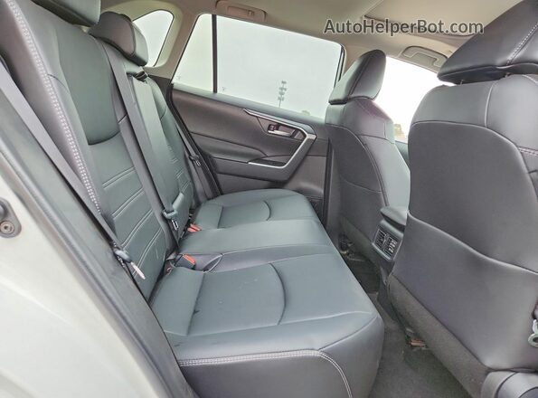2T3A1RFV4SW498162 2025 TOYOTA RAV4 White Widok wnętrza z tyłu