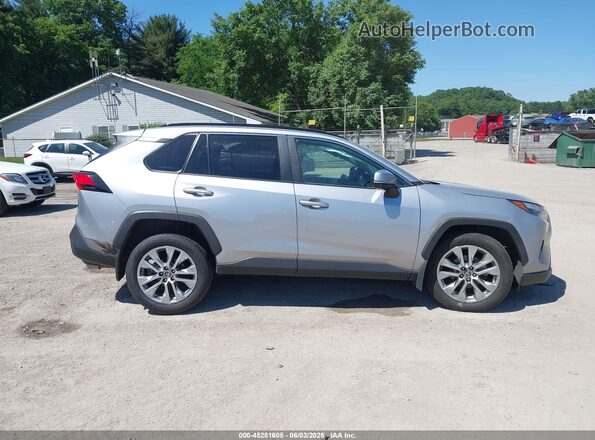 2T3A1RFV6SC557570 2025 TOYOTA RAV4 Silver Вид задньої частини салону