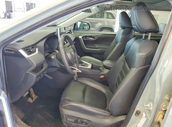 2T3A1RFV8PW330595 2023 TOYOTA RAV4 Зеленый Вид салона спереди