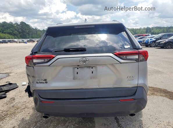 2T3A1RFVXMW143600 2021 TOYOTA RAV4 Silver Вид ззаду