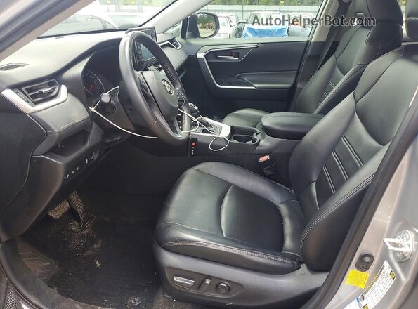 2T3A1RFVXMW143600 2021 TOYOTA RAV4 Silver Вид салону спереду