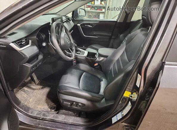2T3B6RFV8NW035595 2022 TOYOTA RAV4 Gray Vista interior delantera