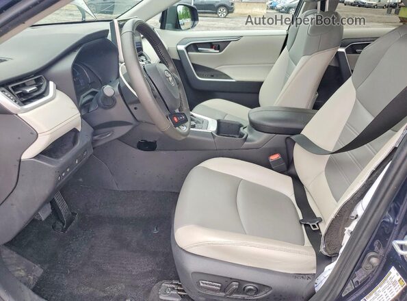 2T3B6RFVXRW052890 2024 TOYOTA RAV4 Blue წინა სალონის ხედი
