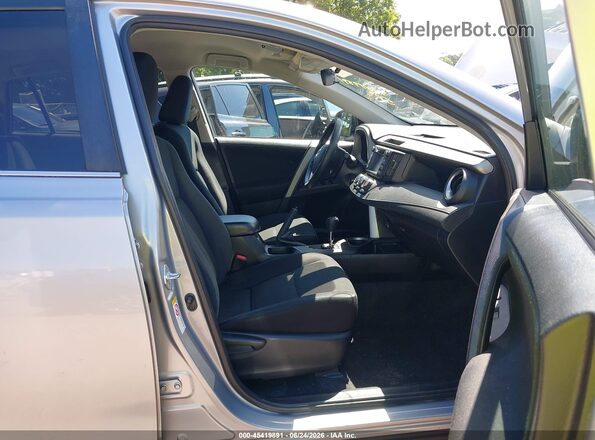 2T3BFREV1HW581273 2017 TOYOTA RAV4 Silver Widok wnętrza z przodu