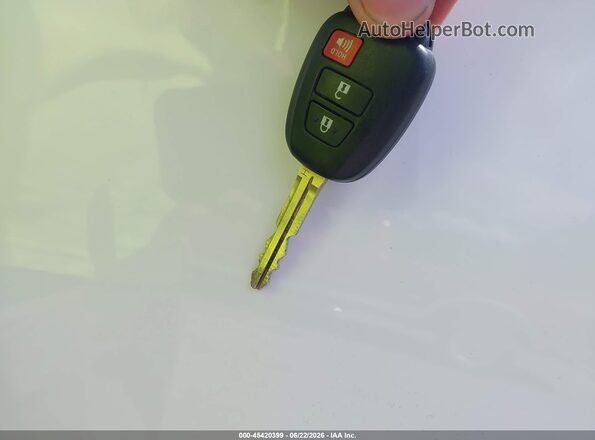 2T3BFREV5GW438485 2016 TOYOTA RAV4 White Vista del salpicadero