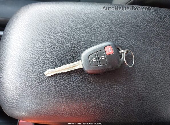 2T3BFREV5GW523391 2016 TOYOTA RAV4 White წინა პანელის ხედი