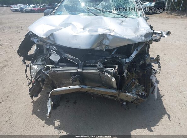2T3BFREV5HW580630 2017 TOYOTA RAV4 Silver Widok z przodu