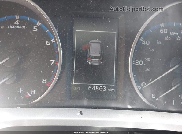 2T3BFREV5HW580630 2017 TOYOTA RAV4 Silver Widok tylnych siedzeń
