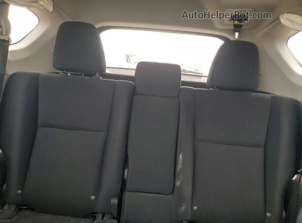 2T3BFREV6HW619449 2017 TOYOTA RAV4 White Widok tylnych siedzeń