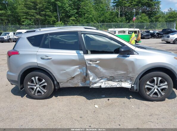 2T3BFREV8HW569847 2017 TOYOTA RAV4 Silver Вид задньої частини салону