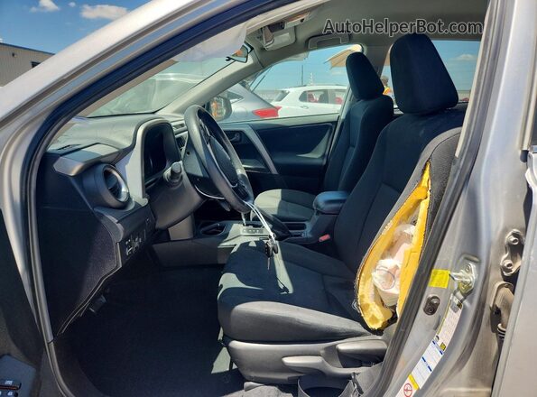 2T3BFREV8JW729005 2018 TOYOTA RAV4 Silver წინა სალონის ხედი