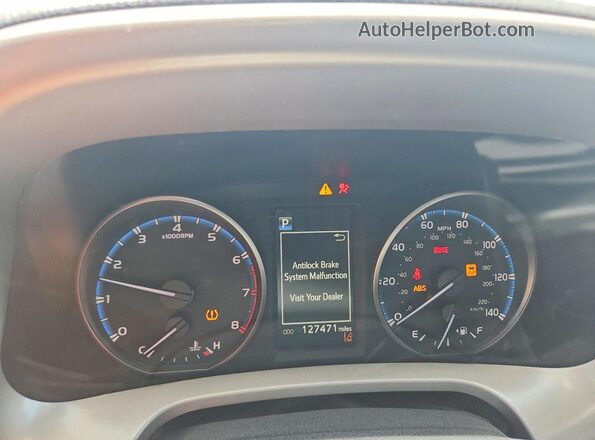 2T3BFREV8JW729005 2018 TOYOTA RAV4 Silver ხელსაწყოთა პანელის ხედი