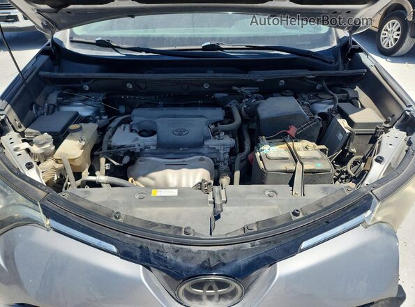 2T3BFREV8JW729005 2018 TOYOTA RAV4 Silver ძრავის განყოფილების ხედი