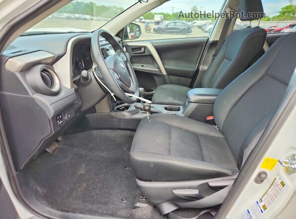 2T3BFREV9HW642871 2017 TOYOTA RAV4 Белый Вид салона спереди