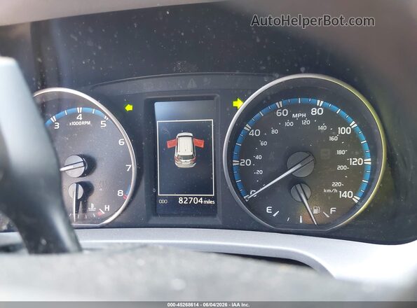 2T3BFREV9JW848584 2018 TOYOTA RAV4 Red Вид задніх сидінь