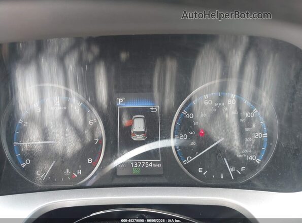 2T3BFREVXJW756223 2018 TOYOTA RAV4 Red Widok tylnych siedzeń