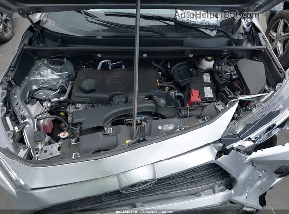 2T3C1RFV0RC256134 2024 TOYOTA RAV4 Silver Вид ззаду