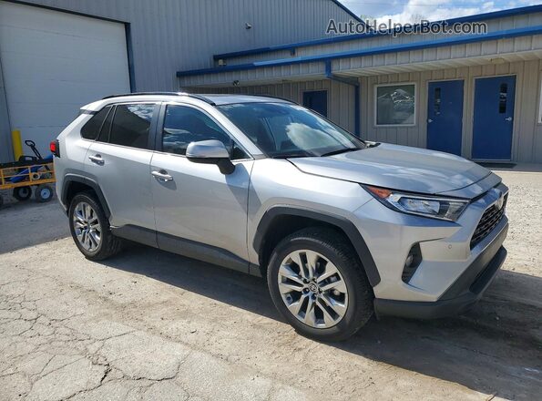 2T3C1RFV2MC108933 2021 TOYOTA RAV4 Silver Delantero derecho