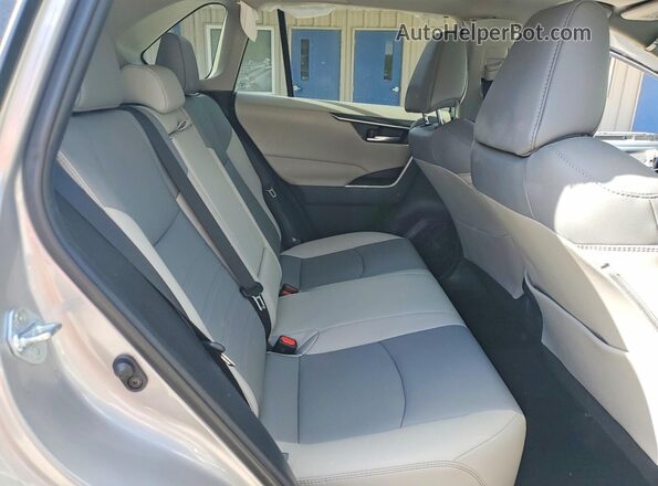 2T3C1RFV2MC108933 2021 TOYOTA RAV4 Silver Vista interior trasera