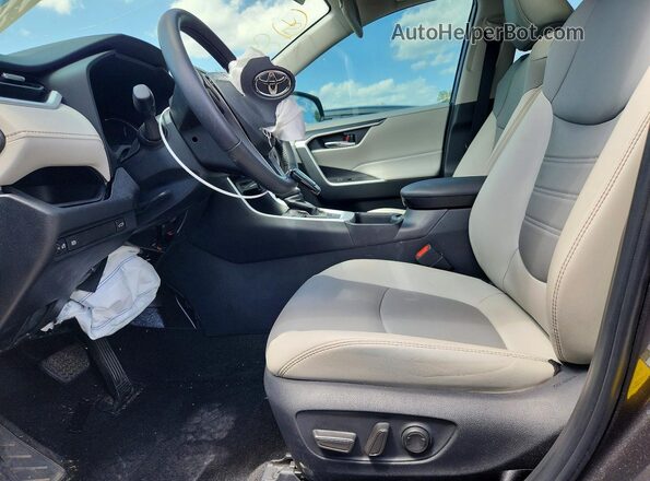 2T3C1RFV5RC284737 2024 TOYOTA RAV4 Gray Вид салону спереду