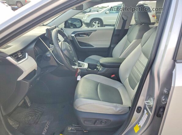 2T3C1RFV6KC022358 2019 TOYOTA RAV4 Silver 