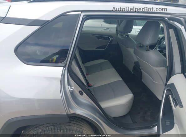 2T3C1RFV6NC212021 2022 TOYOTA RAV4 Silver Widok naklejki z numerem VIN