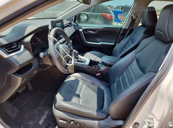 2T3C1RFV6NW186017 2022 TOYOTA RAV4 Белый Вид салона спереди