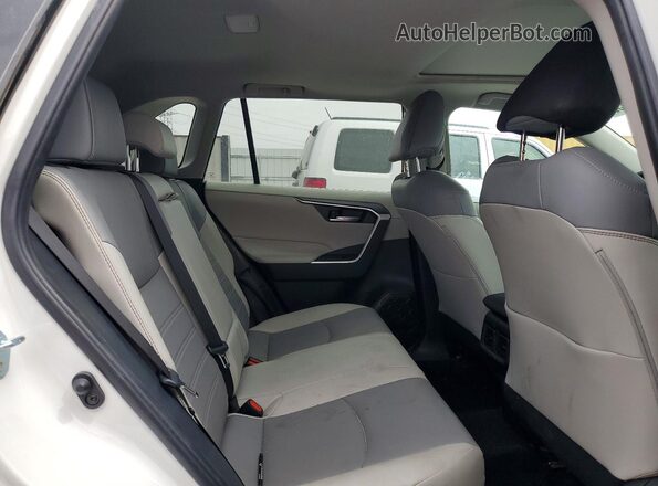 2T3C1RFV6RW332311 2024 TOYOTA RAV4 White Հետևի նստատեղերի տեսք