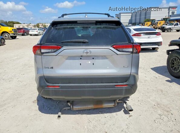 2T3C1RFV6SC332719 2025 TOYOTA RAV4 Silver Widok z tyłu